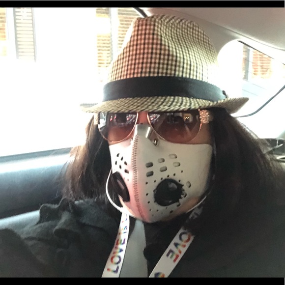 Meet your Posher, Bren - Picture 1 of 1